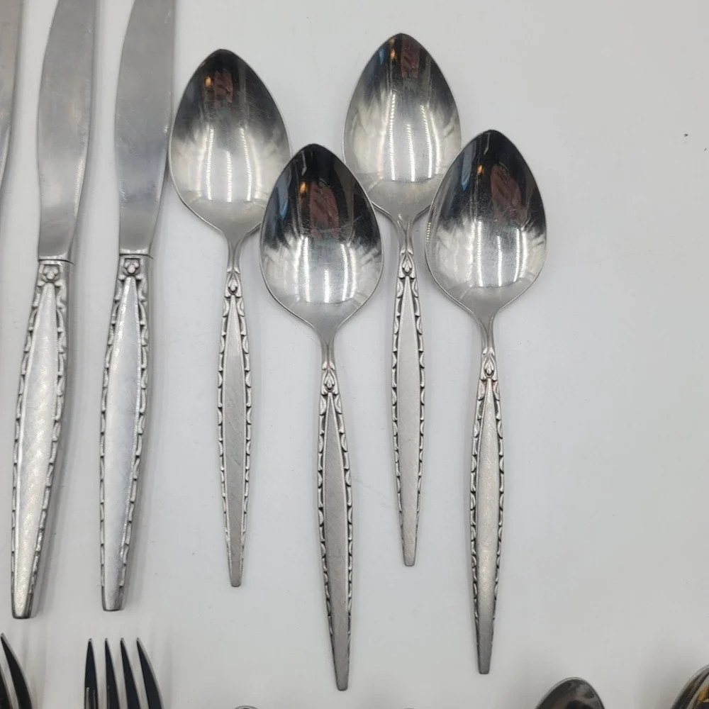 35pc Oneida Community Stainless Venetia Flatware Set Knives Forks Spoons